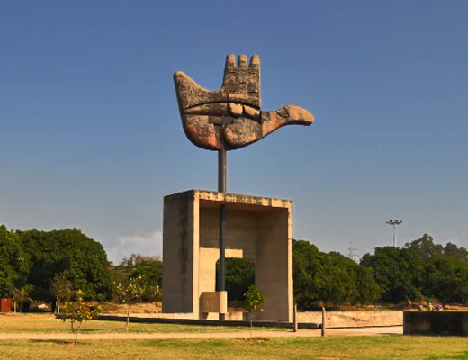 Book Delhi to Chandigarh Force Urbania