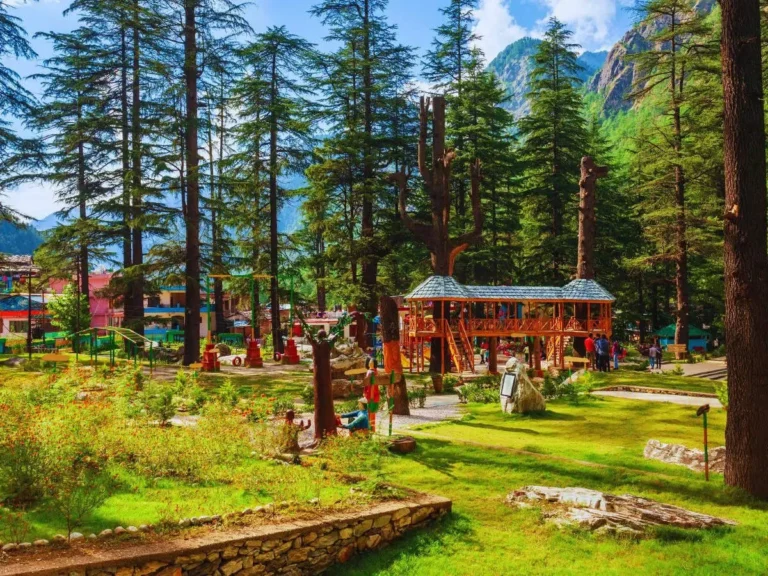 Force Urbania Hire in Delhi for Kasol Trip