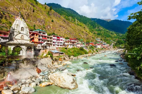 Hire Delhi to Manali Force Urbania